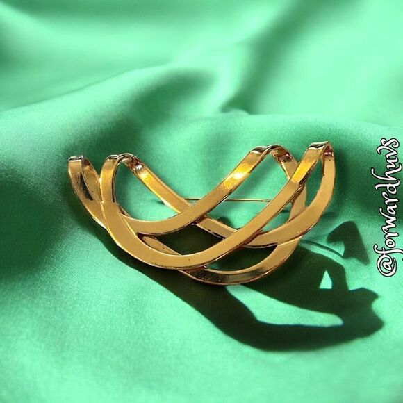 Large Vintage Gold-tone Brooch - Picture 6 of 9